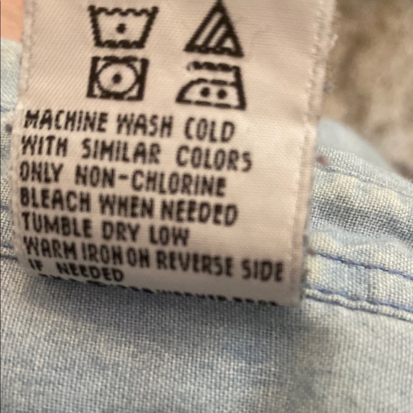 Warner Bros Studio Blue Casual Button Down Shirt Embroidered & Effortless - Picture 10 of 11